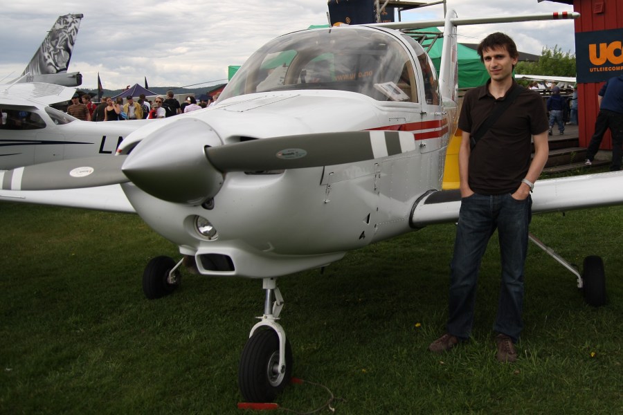 Meg og den andre PA-38 ved Nedre Romerike Flyklubb, LN-NRK