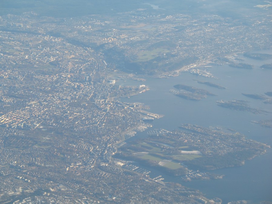 Teisen og Manglerud sett fra et passasjerfly, i venstre hjørne (men dette er litt høyere enn 3000 fot og ikke om vinteren).