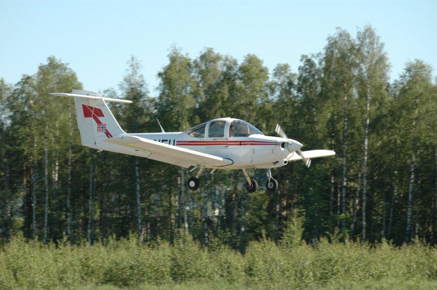 25 LN-NFU soloflyging_3008x2000 LN-NFU rett før touchdown på Kjeller.