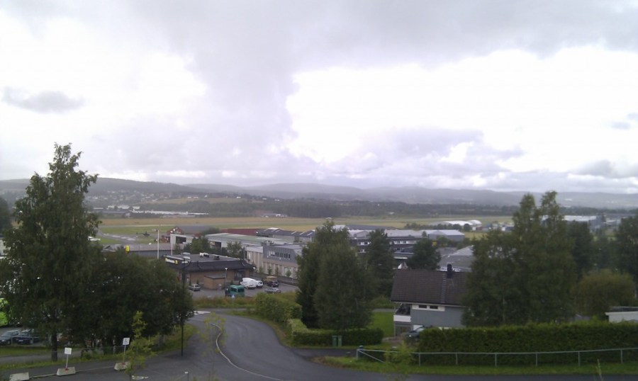 IMAG0007 Kjeller flyplass sett fra en liten høyde.