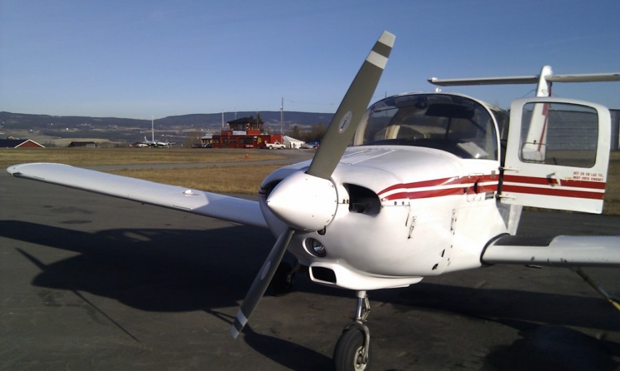 Mellomlanding på Hamar for å fuele.