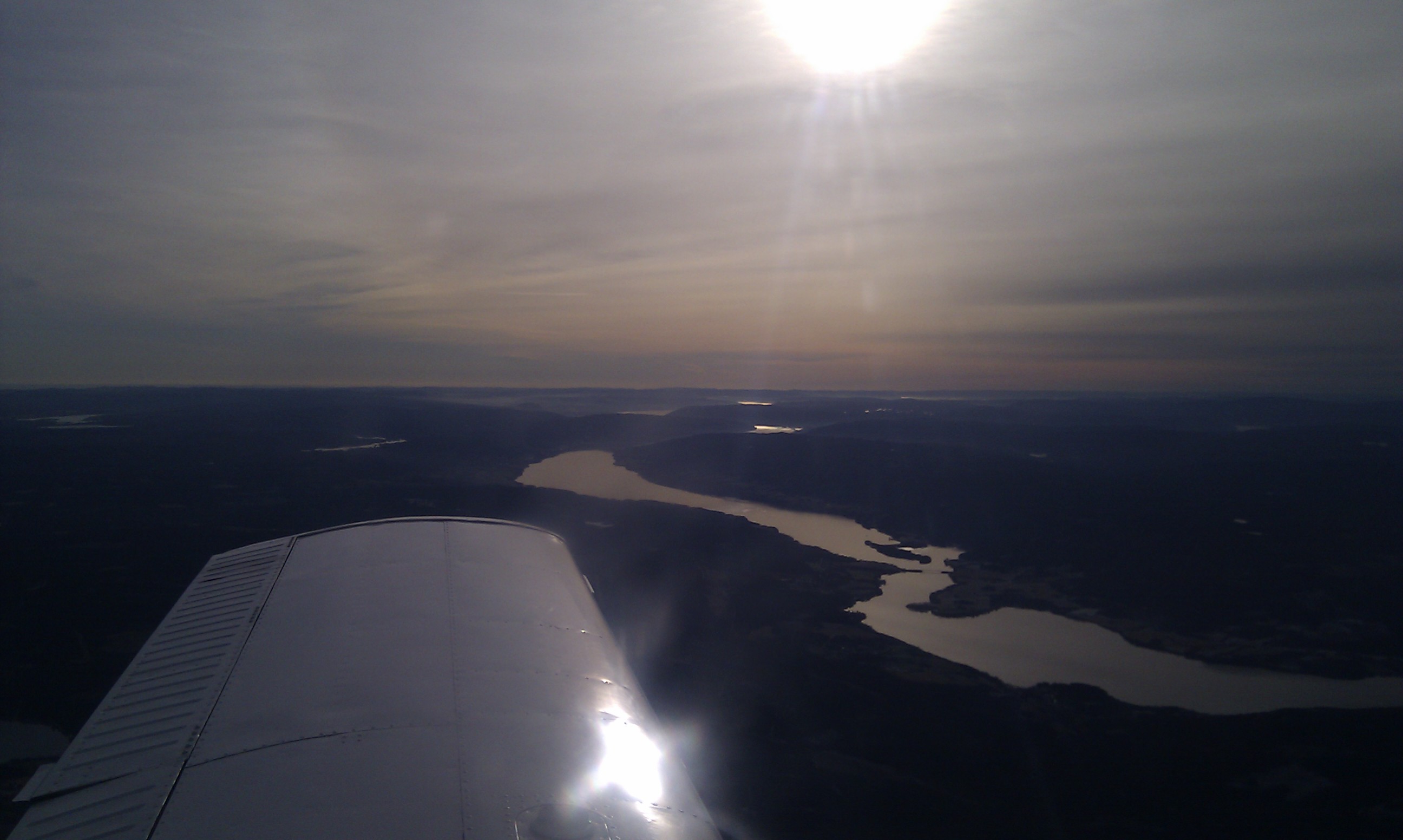 God utsikt fra 6500 fot. Her nærmer jeg meg Dokka med utsikt over Randsfjorden mot syd.