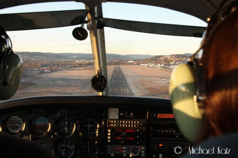 Landing på Kjeller RWY 30 etter en fantastisk vinterflytur over Oslo.