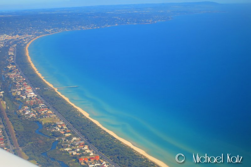 Melbourne beach med utsikt mot Mornington-halvøya.