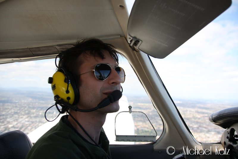 Flygeeken flyr over Melbourne.