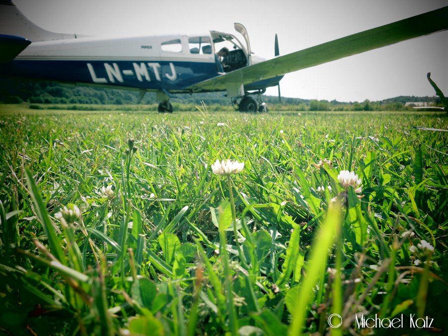 Fjällbacka flygfält har en veldig velholdt gressbane.