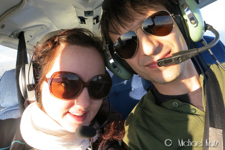 Flygeeken med samboer'n på flytur til Trysil for å grille pølser.