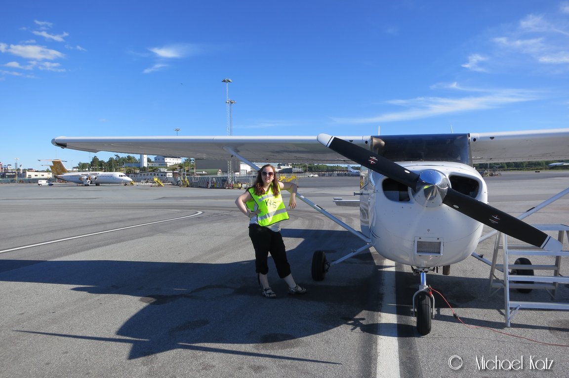 Kristin er godt fornøyd med hennes første tur i en Cessna 172.