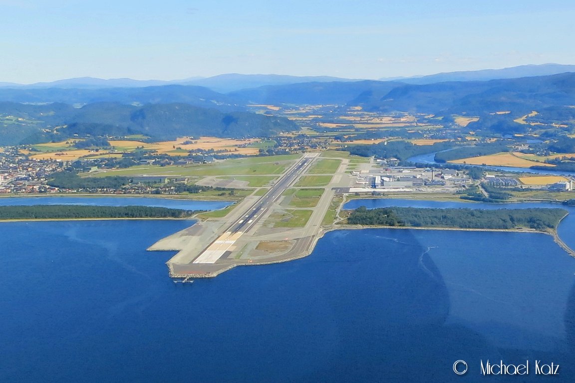 Værnes Lufthavn. © 2013 Michael Katz