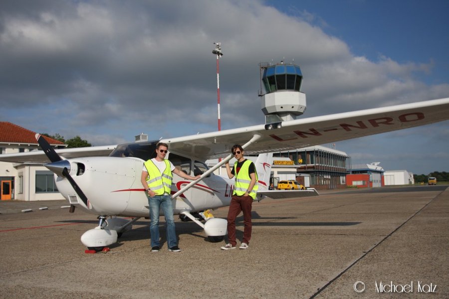 Ola og flygeeken fremme i Groningen etter 2 timer og 30 minutters flytur fra Aarhus. Total flytid fra Oslo til Groningen første dag på turen var 4 timer og 45 minutter.