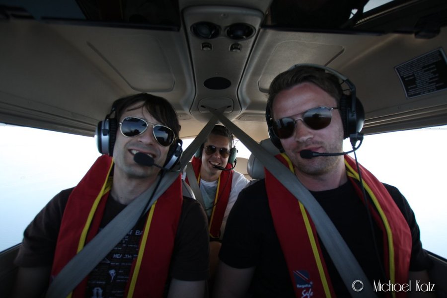 På vei over den engelske kanal igjen med redningsvester på hjemturen.