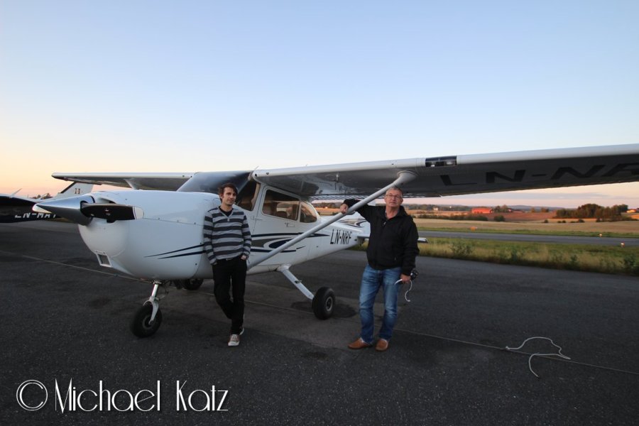 Tilbake på bakken på Rakkestad Flyplass. 