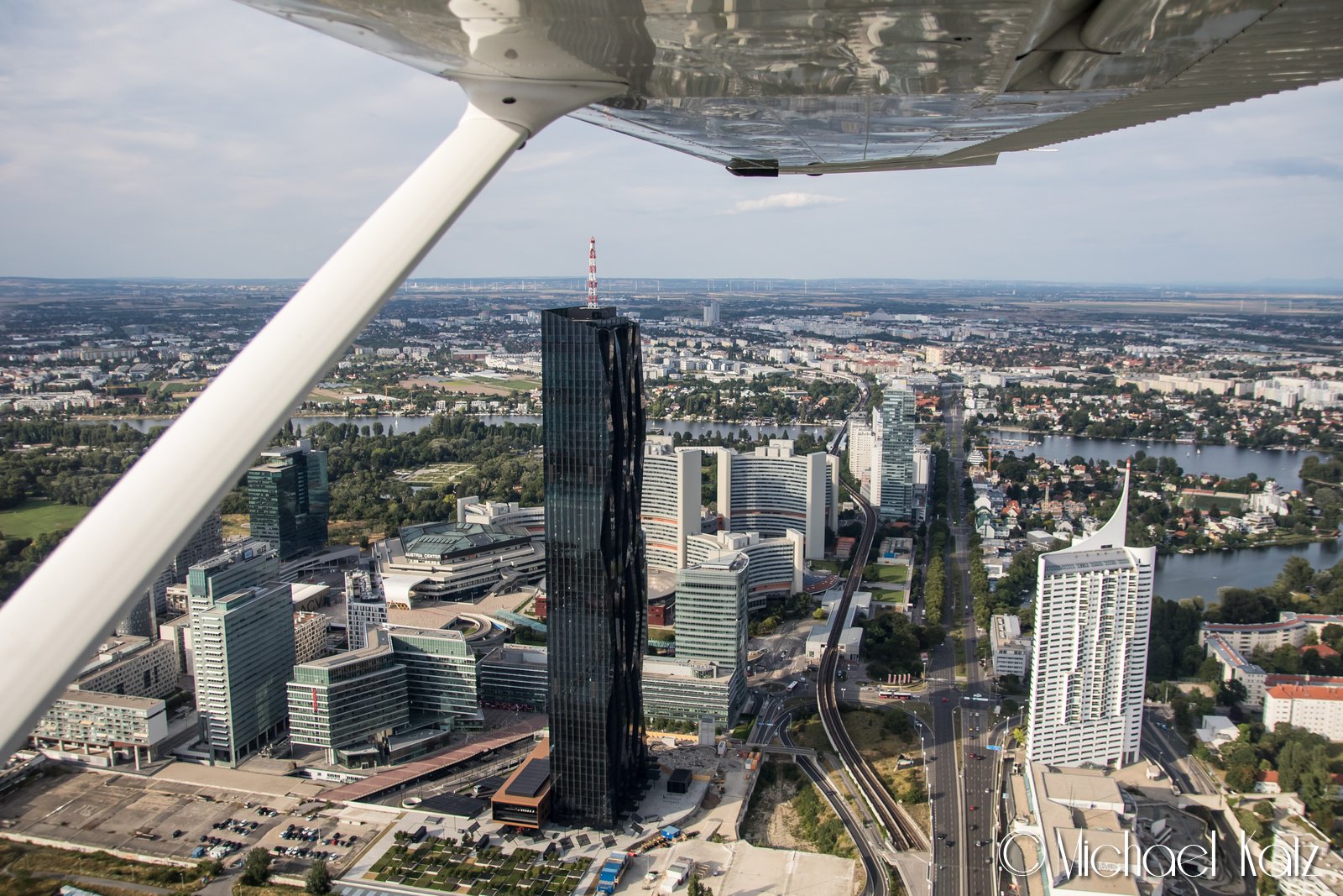 Wiens skyline fra omtrent samme høyde som den høyeste bygningen i Østerrike (248 m). © 2017 Anders Skifte