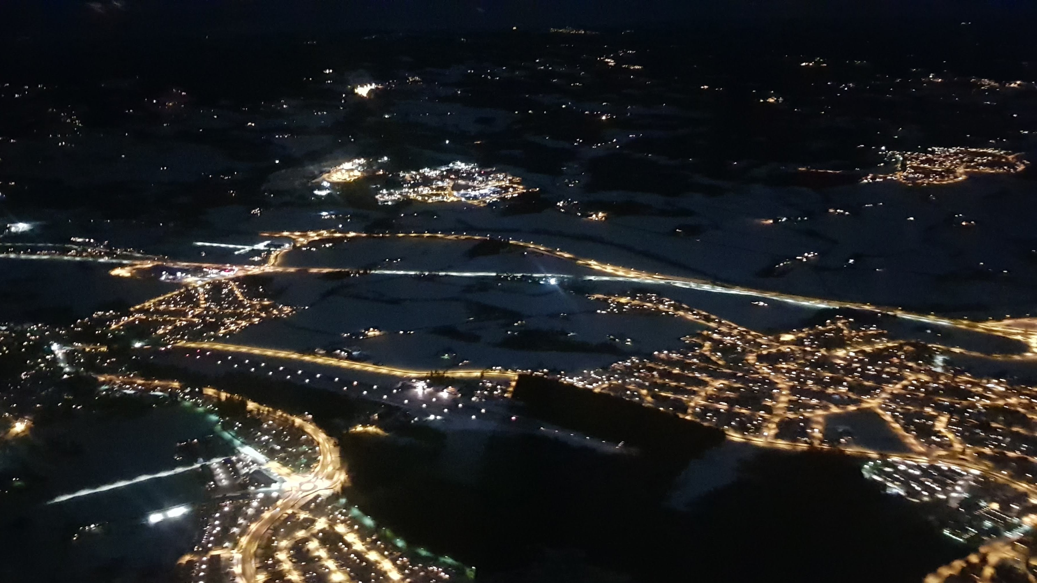 Hamar flyplass bør være relativt enkel å få øye på når du ser rekken av kantlys. @ 2019 Michael Katz