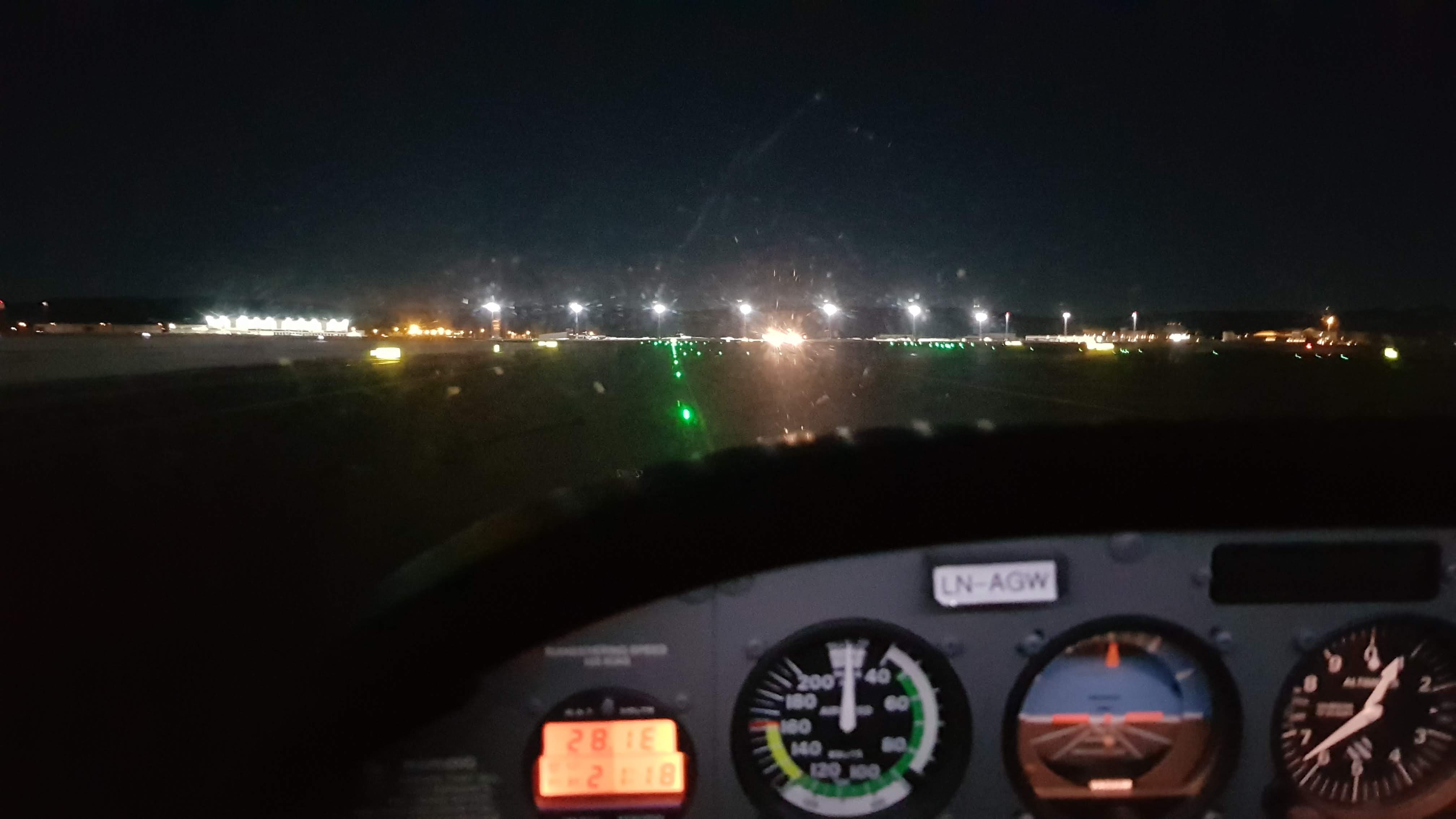 Taksing fra østre til vestre rullebane på Gardermoen.