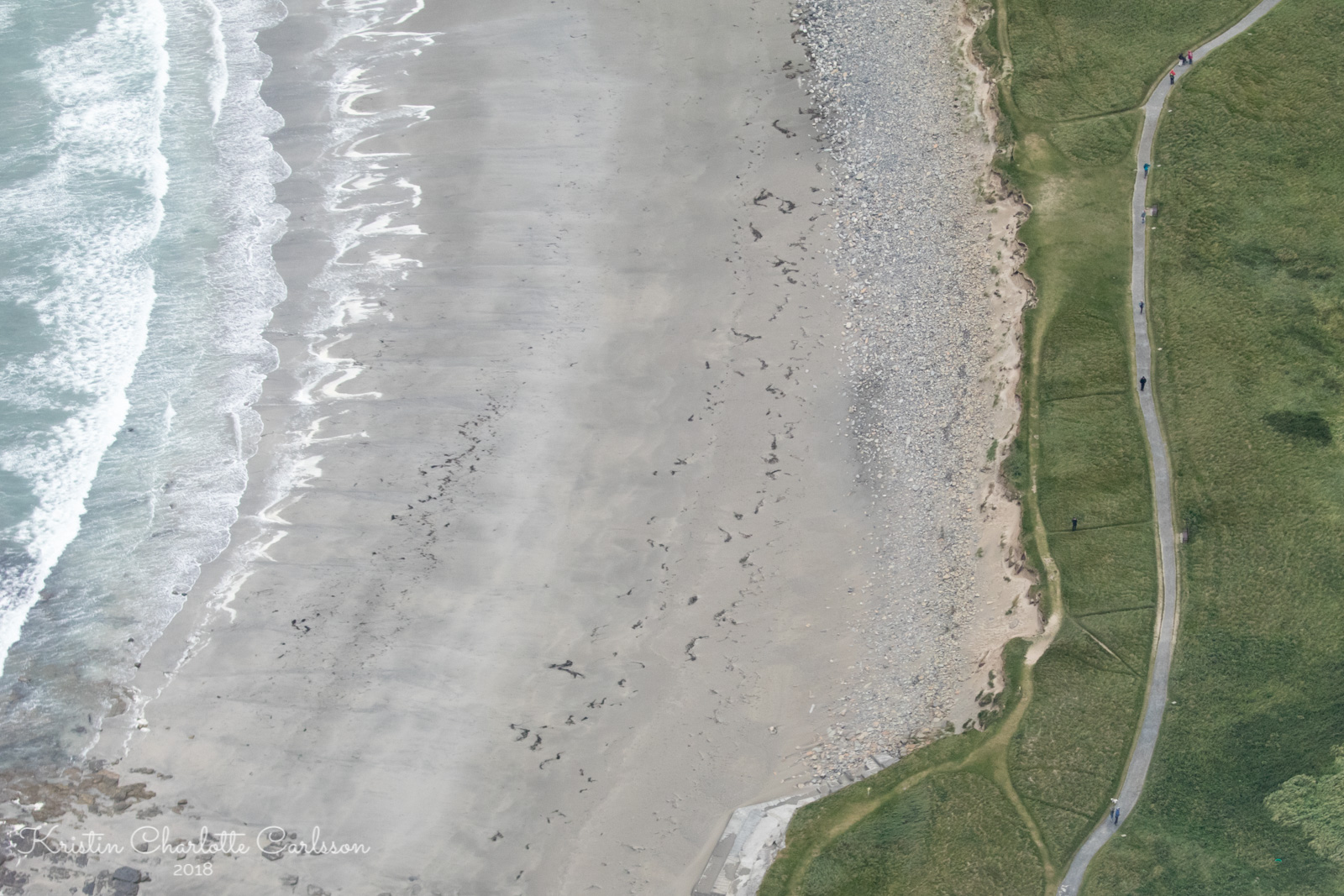 Turister på tur i Skara Brae.
